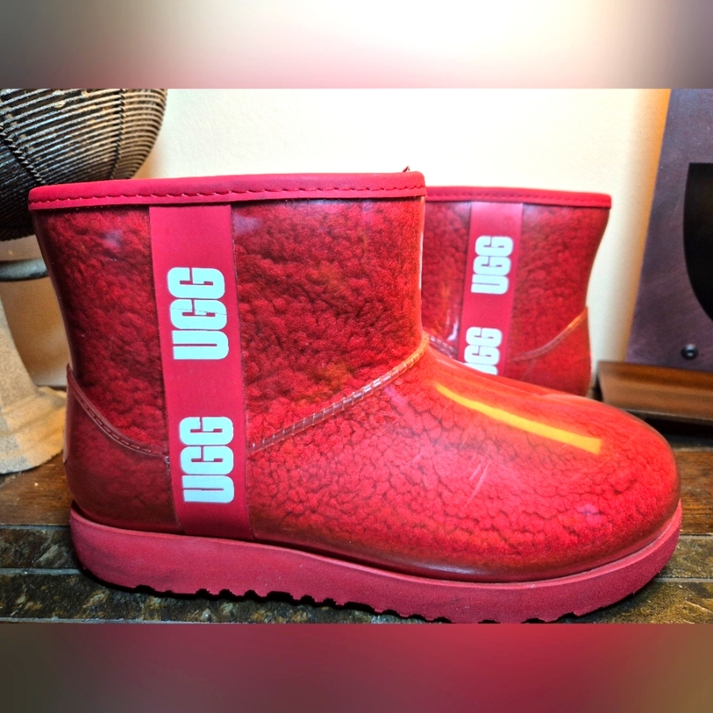 UGG CLEAR MINI LAVA‎ FLOW ANKLE BOOTS - SIZE 6